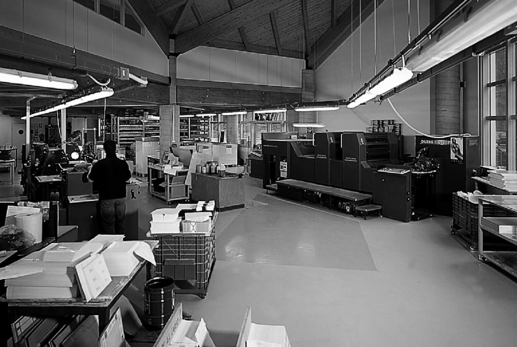 foto storica interno sede Tipografia Tiziano di Caralte